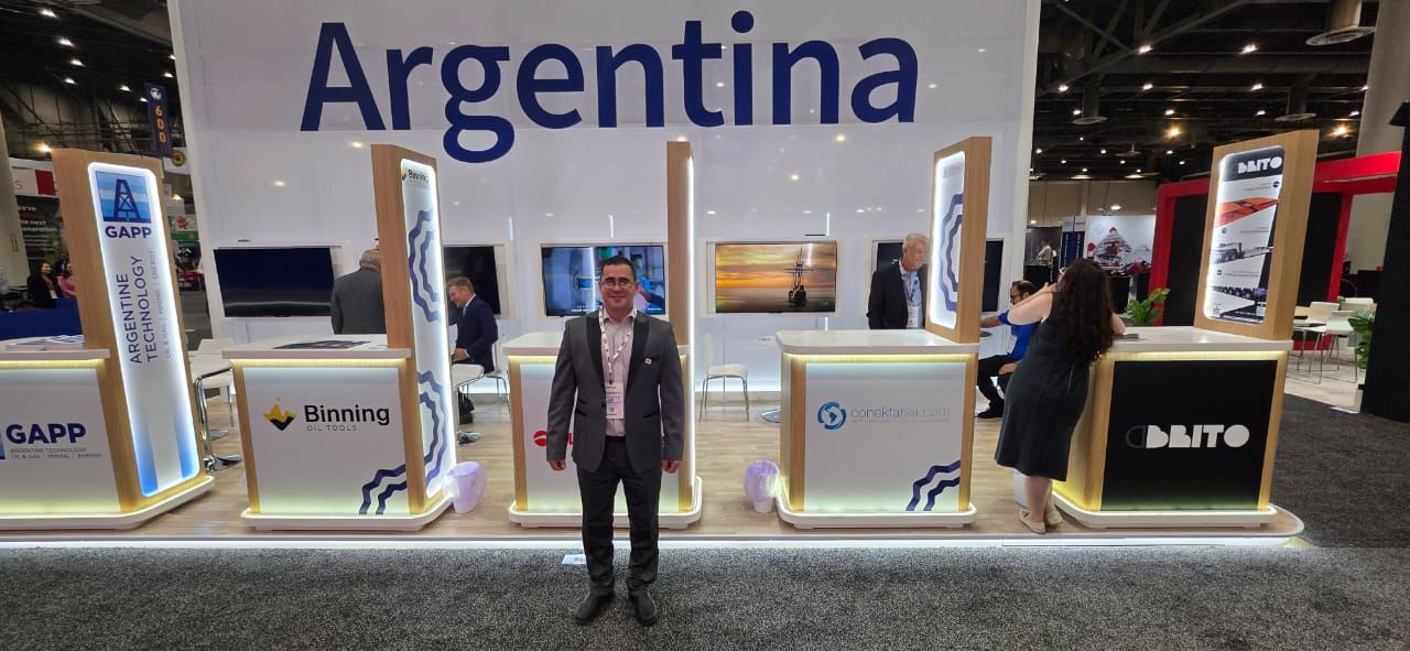 Representante de AICO en el pabellón argentino de la OTC